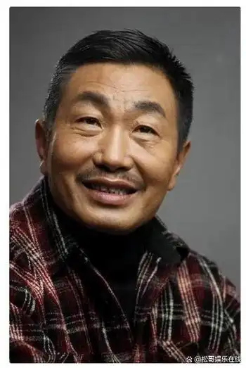 演员杜源4岁认识爱妻结婚41年无绯闻如今女儿成了他的骄傲