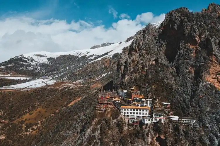 藏传佛教寺庙盘点解密西北四川那些充满神秘色彩的佛教瑰宝