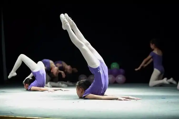 给小孩教的一些基本舞蹈动作有哪些?