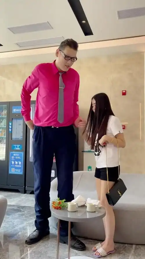 亚洲第一巨人张欢