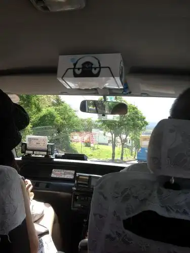 11点坐上老板娘帮我们联系讲好价的出租车,开了一个多小时到潜水的