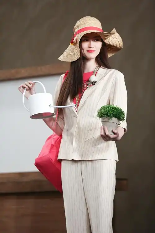 超模何穗登上奔跑吧节目,再次展示超模风范