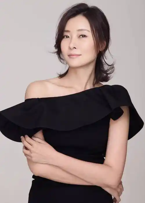 背景狠过韩雪,被李亚鹏抛弃,医生说她活不过38岁,如今她这样了_柯蓝