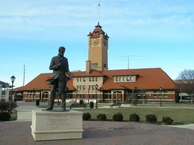 p>斯普林菲尔德(springfield),又称春田市,是美国 a target="_blank"