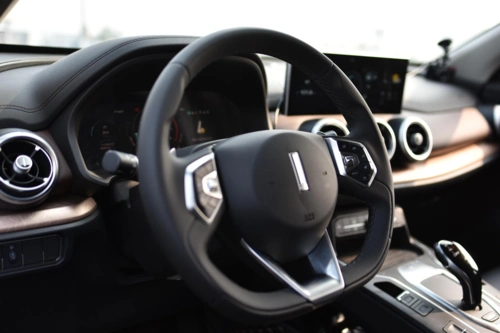 vv5的内饰也营造出了一种很高级的感觉.