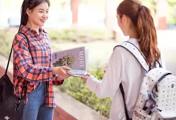 很多学生高中阶段都会无比憧憬大学生活,因为在老师和家长口中,大学就