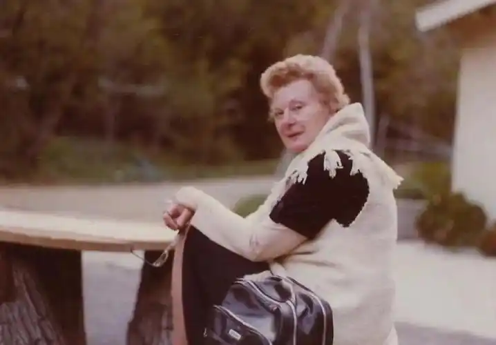 维吉尼亚·萨提亚:我看见你的无力,却不知道要伸哪只手来抱你