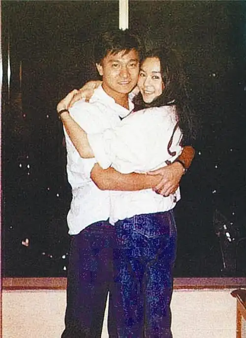 和刘德华分手后,曝出恋爱细节,让人咋舌,痴情的喻可欣惹不起