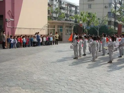 上实附小迎来特殊小客人