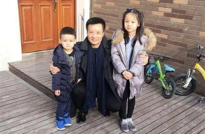 李禾禾阎晶晶二胎离婚传言究竟是真是假