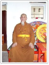 嘉木样图布丹,是位德高资深的大喇嘛,现为北京雍和宫住持.