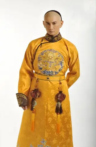 图为清朝满族男子旗袍