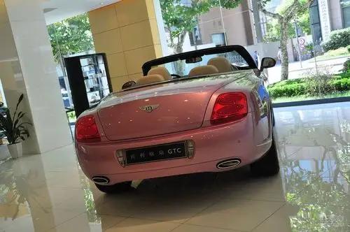 宾利欧陆gtcromance粉色版到店实拍