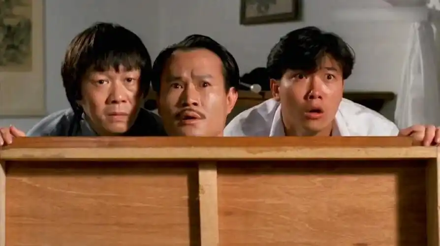 新僵尸先生:英叔几人拉肚子,僵尸破棺而出,文才突然放了一个屁