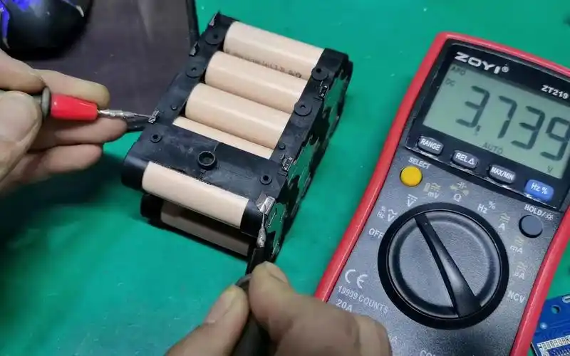 自己动手组装大艺款15节9安时锂电池