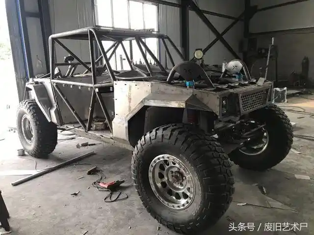 阿拉善英雄会主战场一辆超性能钢管车出自咱们保定小伙子之手