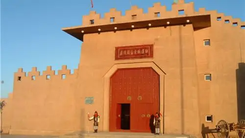 乌拉泊古城大家印象:乌拉泊古城位于新疆维吾尔自治区乌鲁木齐市的