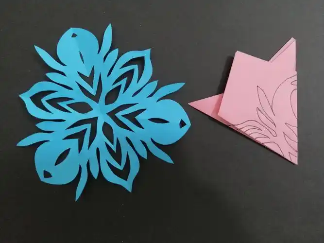 慧心巧手春暖花开小小剪纸课堂六三瓣团花