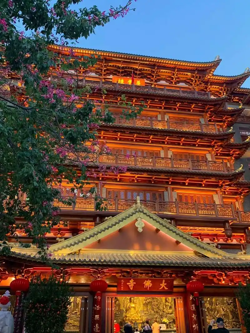 广州北京路大佛寺|当千与千寻照进现实🏮 北京路步行街中有一处藏匿