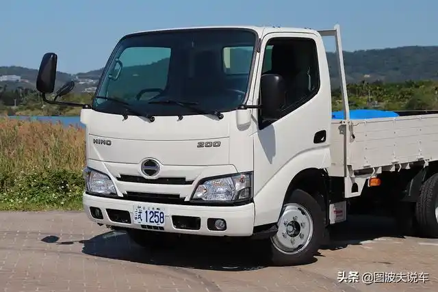 和泰特规日野hino 200三吨半货车试驾