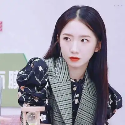 孟美岐头像 自截自调二转标明图源苏黔//小乔拿图点赞or收藏or关注