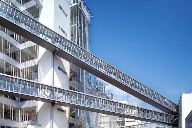 经典再读32 | 凡耐尔工厂:玻璃与钢的诗篇