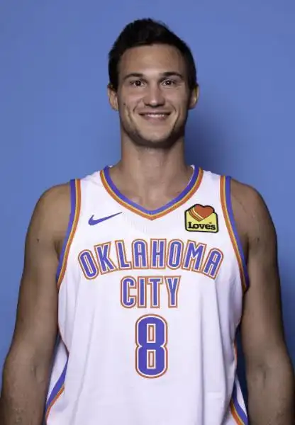 达尼罗-加里纳利是一位身高六尺十的攻击型前锋,根据espn的数据,上个