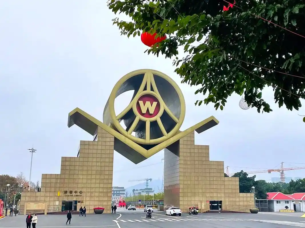 足迹2:参观五粮液集团有限公司.进入 - 抖音