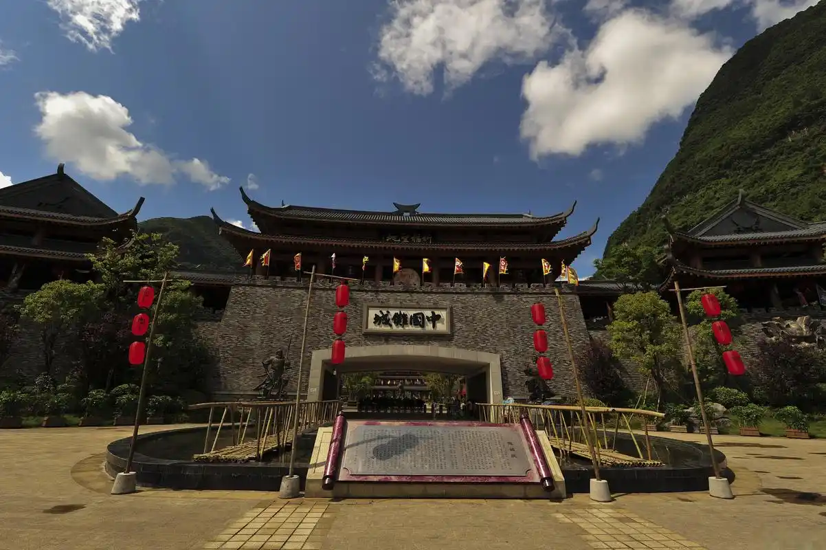 广西大明山旅游攻略 广西大明山风景区位于广西南宁市武鸣区,距离南宁