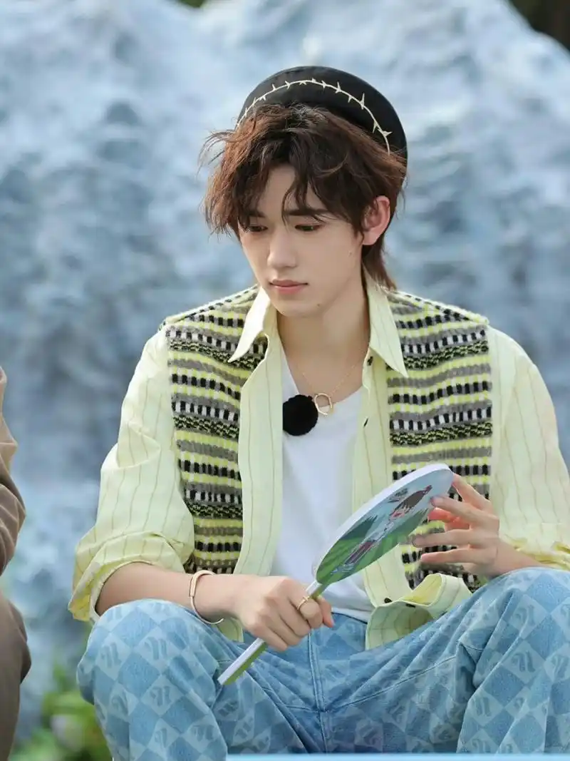 今晚小宋的粉丝是不是在晚会和《王牌对王牌》间反复横跳,看不过来了!