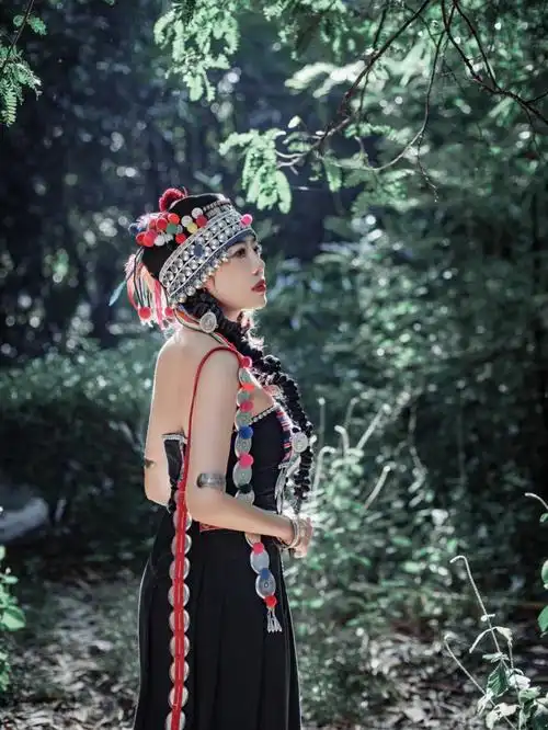 在西双版纳做一次哈尼族姑娘