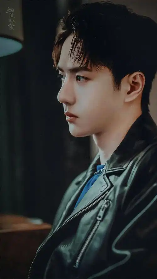 王一博2020919安慕希见面会皮衣造型全套图