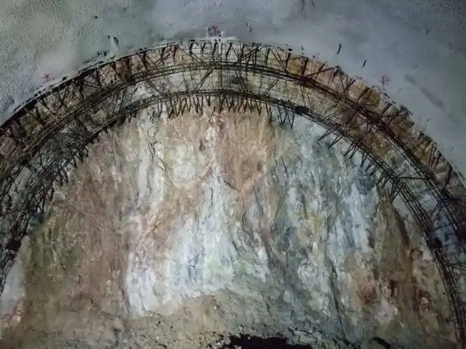 关花寨隧道掌子面围岩