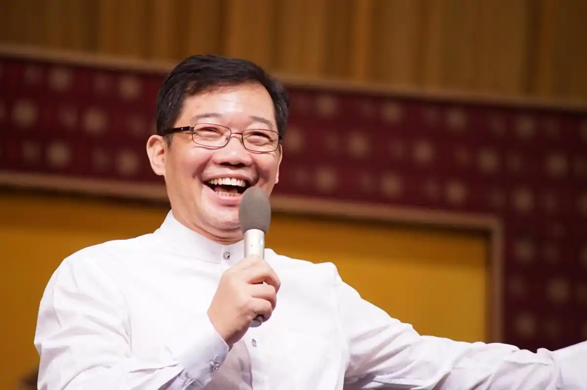 一成名就背叛师傅, 因侮辱黄家驹遭封杀, 如今也开始高调收徒了