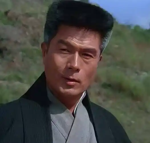 当时,周比利在出演这个藤田刚的时候,导演觉得周比利的外貌并不出众