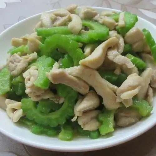 苦瓜炒鸡腿肉
