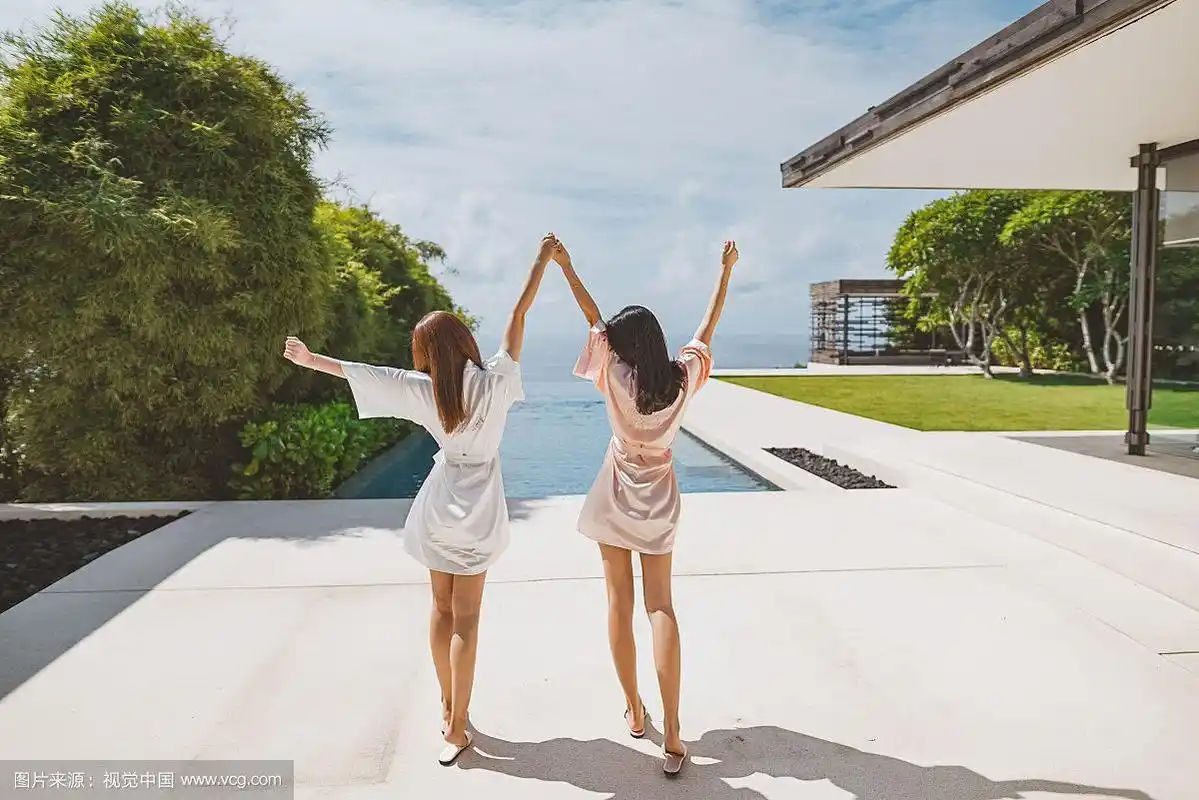 姐妹背影写真 碧海蓝天旅拍