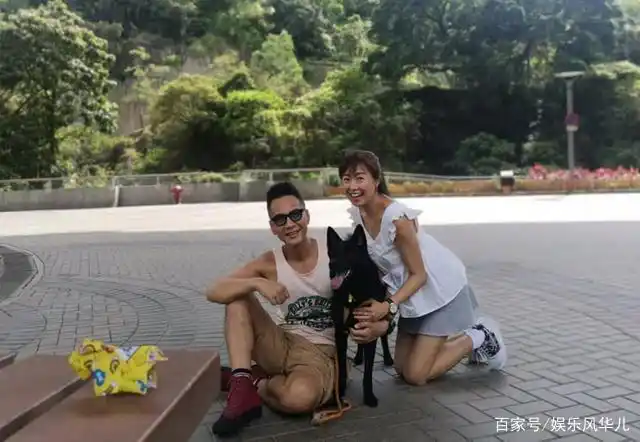 陈启泰低调爱妻22年,出门爱报行踪,没事时就一直呆在家里陪老婆