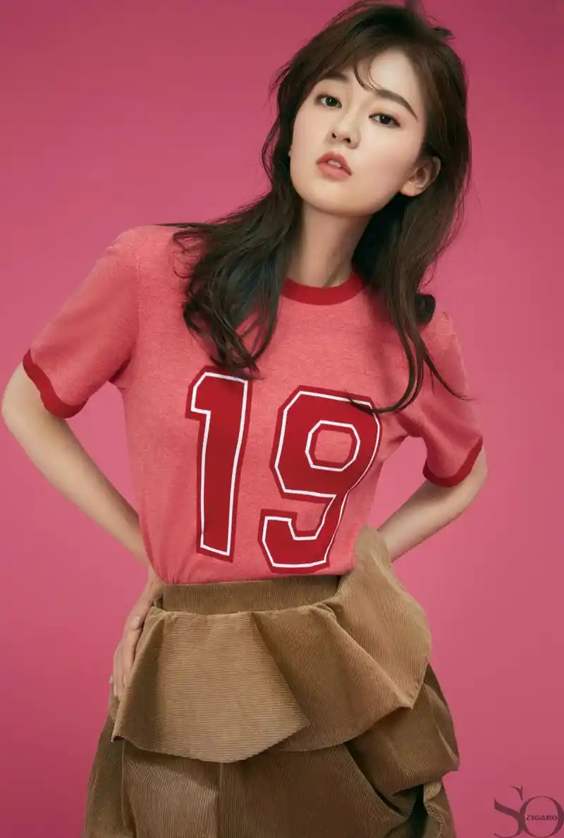 乔欣最新杂志封面炎炎夏日尽显清爽质感