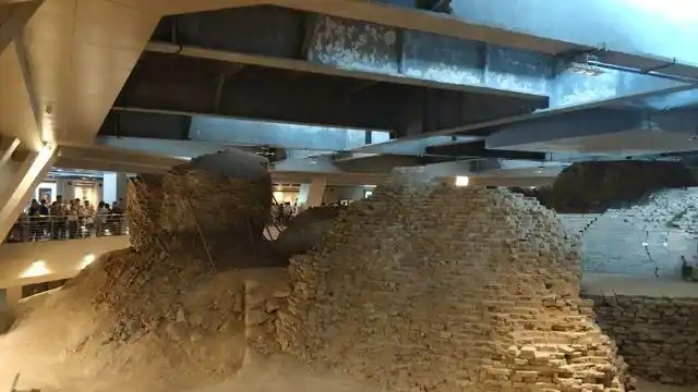 雷锋塔考古,发掘出神秘之物,原来这才是雷锋塔屹立千年之谜_雷峰塔