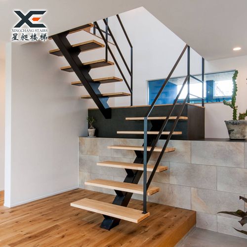 > 室内钢木楼梯