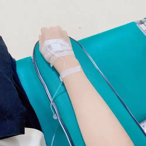 江湖救急求女生手的打针图片