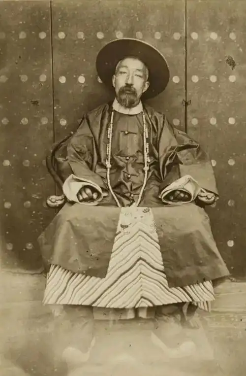 晚清官员照片,惬意中带着倨傲