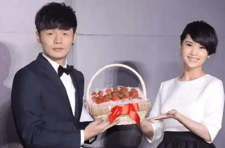 杨丞琳38岁生日,李荣浩花式秀恩爱,王心凌如此表白_老公_作为一个