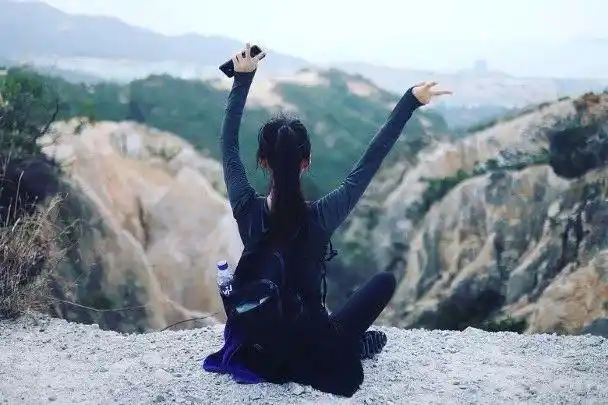 29岁实力女演员狂晒爬山运动照曾勇夺香港电影金像奖最佳女配角