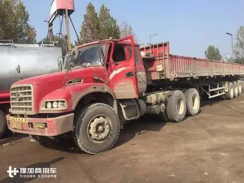 长头卡车国内少见?这个货运领域很常见,拉砂石料的乘龙t5实拍