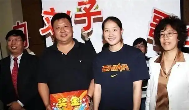 回顾金牌教练金炜先后娶3位徒弟三婚娶刘子歌后移居澳大利亚