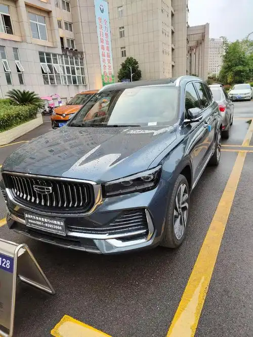 车区有哥们提了吉利星越 l(玄武灰两驱旗舰),落地 18w