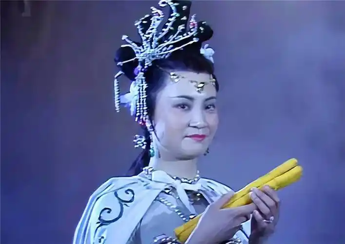 就比如曾经的白骨精扮演者杨春霞,她已经到了七十九岁的高龄,却仍然