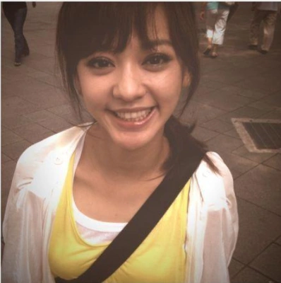 原创元气女神陈意涵老了!穿深v裙挺9个月孕肚走红毯,体重只有96斤